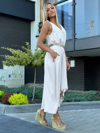 Sukienka trapezowa – beżowa