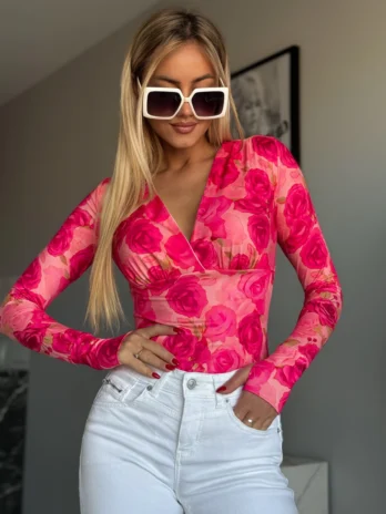 Bluzka w serek Marina – koralowe kwiaty