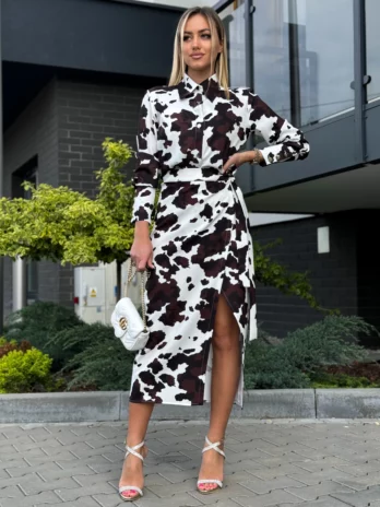 Spódnica MIDI – na białym tle łatki