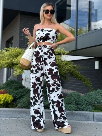 Komplet lato spodnie z topem – łaty na białym tle