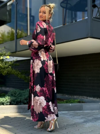 Sukienka ADELE – bordowe kwiaty na czarnym tle Marina